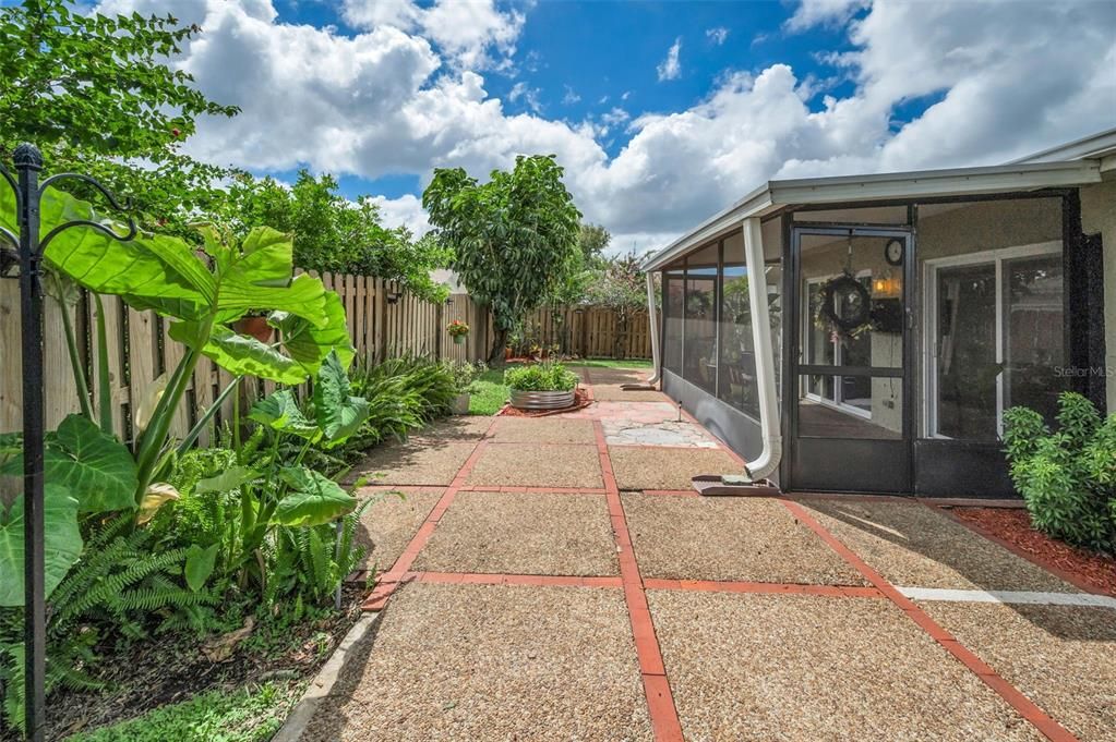 Activo con contrato: $329,999 (2 camas, 1 baños, 1204 Pies cuadrados)