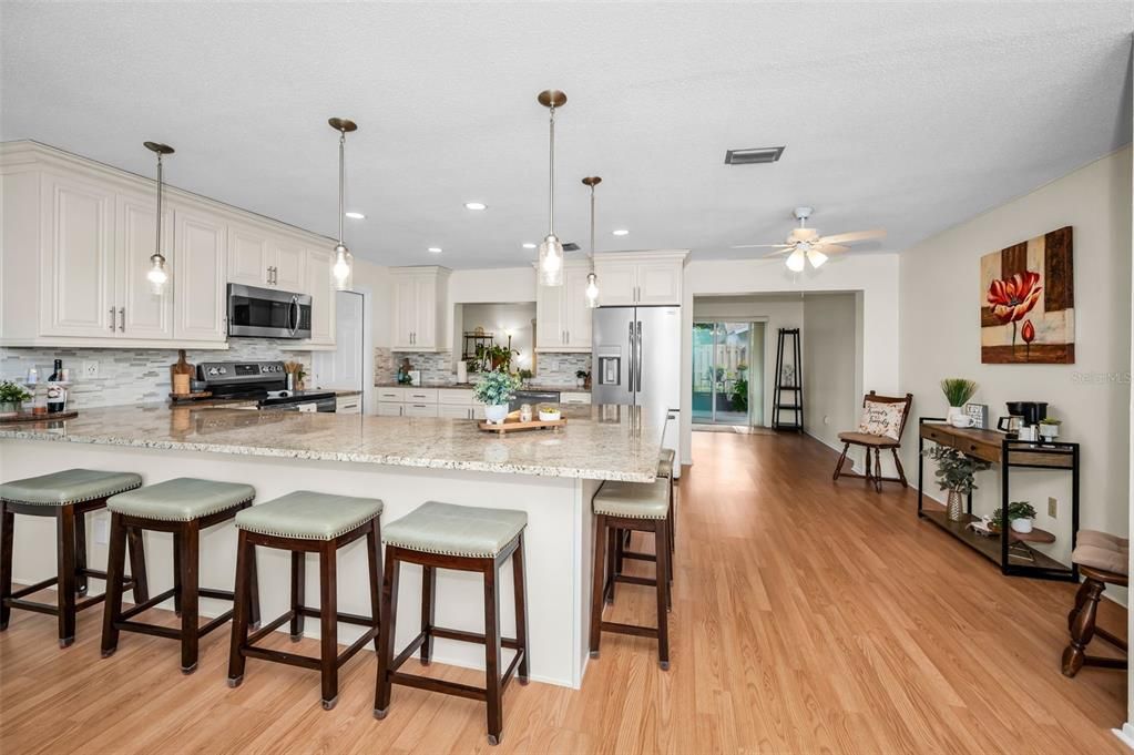 Activo con contrato: $329,999 (2 camas, 1 baños, 1204 Pies cuadrados)