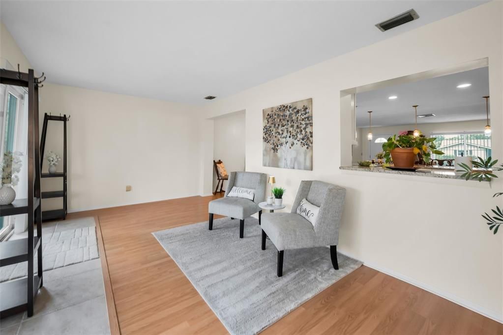 Activo con contrato: $329,999 (2 camas, 1 baños, 1204 Pies cuadrados)