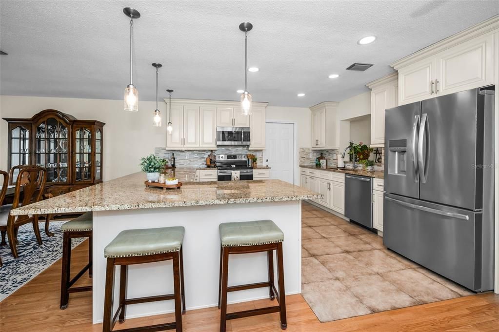 Activo con contrato: $329,999 (2 camas, 1 baños, 1204 Pies cuadrados)