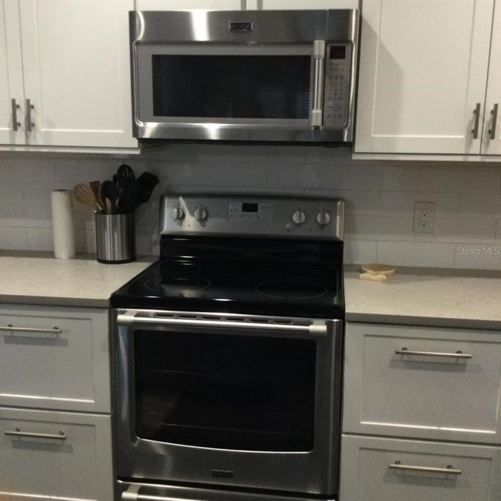 合同活跃: $311,950 (3 贝兹, 2 浴室, 1266 平方英尺)