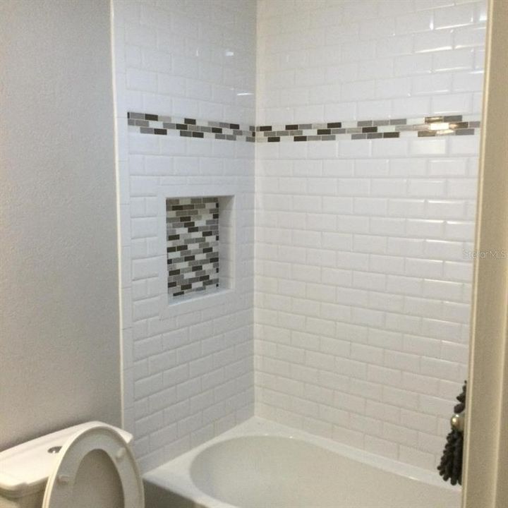 合同活跃: $311,950 (3 贝兹, 2 浴室, 1266 平方英尺)