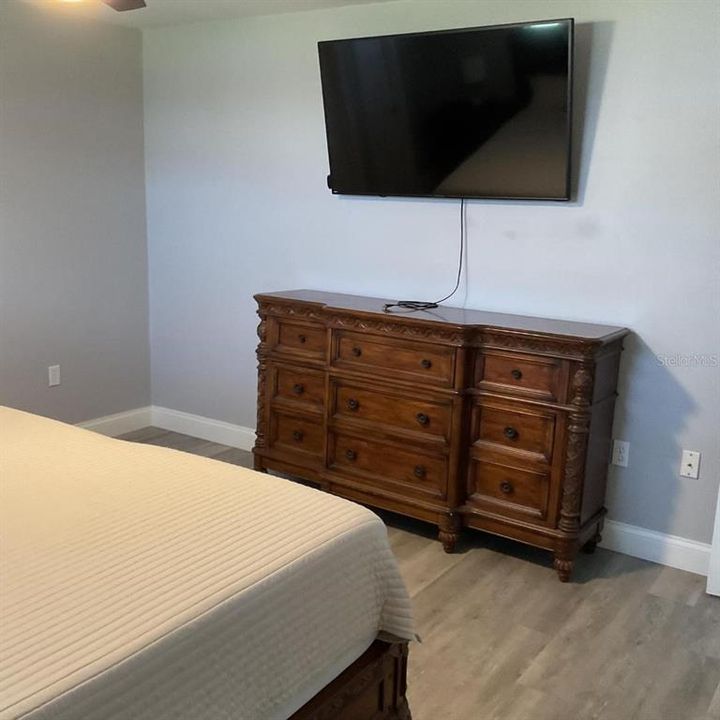 合同活跃: $311,950 (3 贝兹, 2 浴室, 1266 平方英尺)