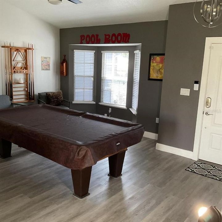 合同活跃: $311,950 (3 贝兹, 2 浴室, 1266 平方英尺)