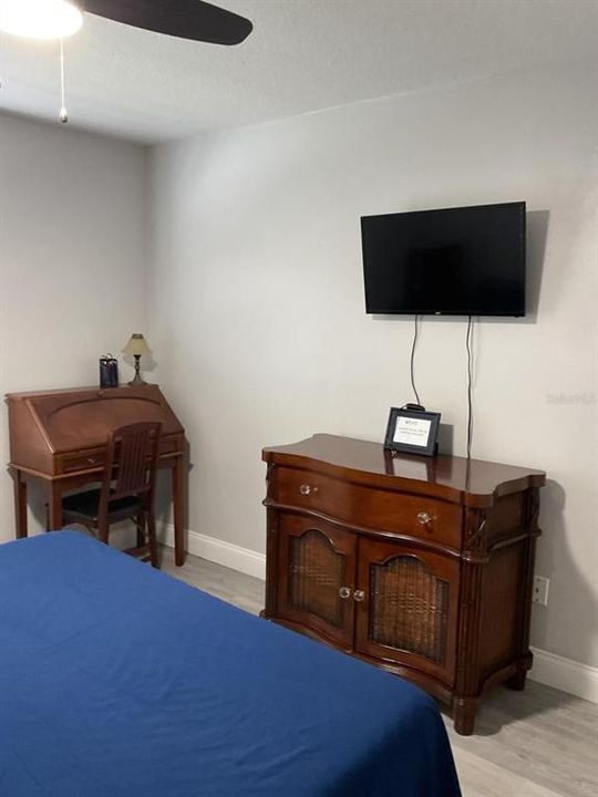 合同活跃: $311,950 (3 贝兹, 2 浴室, 1266 平方英尺)