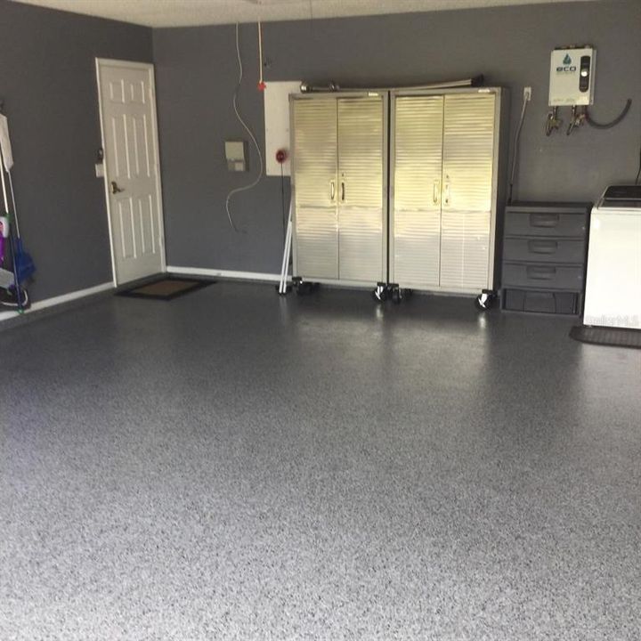 合同活跃: $311,950 (3 贝兹, 2 浴室, 1266 平方英尺)