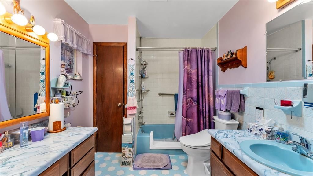 For Sale: $549,800 (3 beds, 2 baths, 2260 Square Feet)