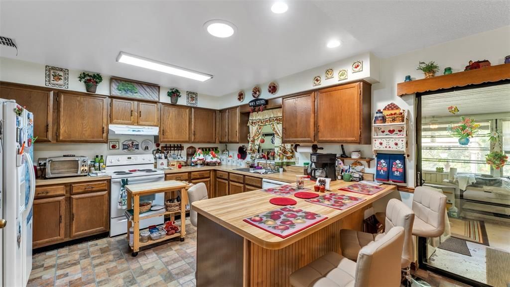 For Sale: $549,800 (3 beds, 2 baths, 2260 Square Feet)