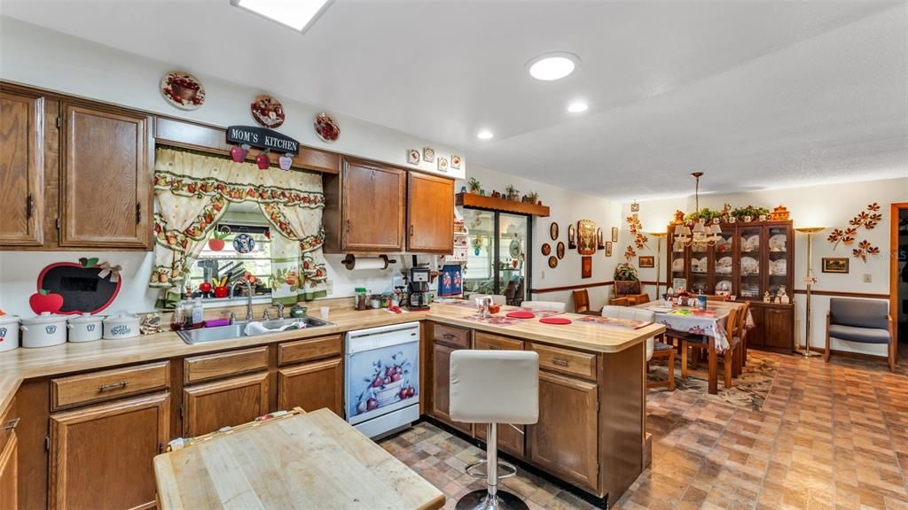 For Sale: $549,800 (3 beds, 2 baths, 2260 Square Feet)