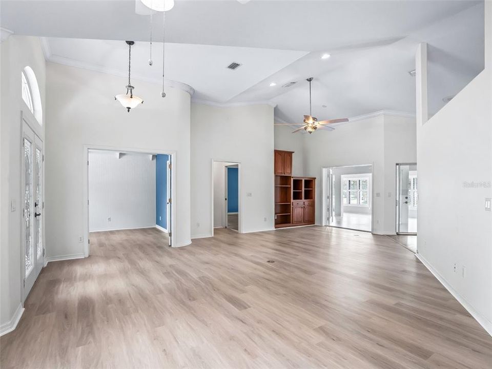 For Sale: $529,900 (3 beds, 2 baths, 2531 Square Feet)