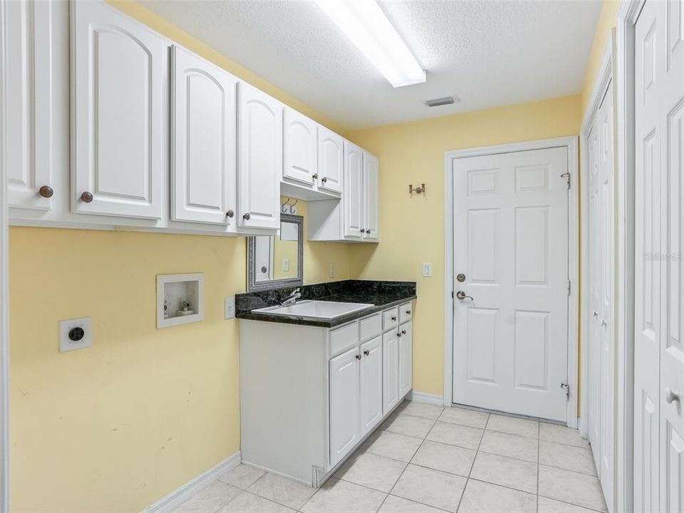 For Sale: $529,900 (3 beds, 2 baths, 2531 Square Feet)