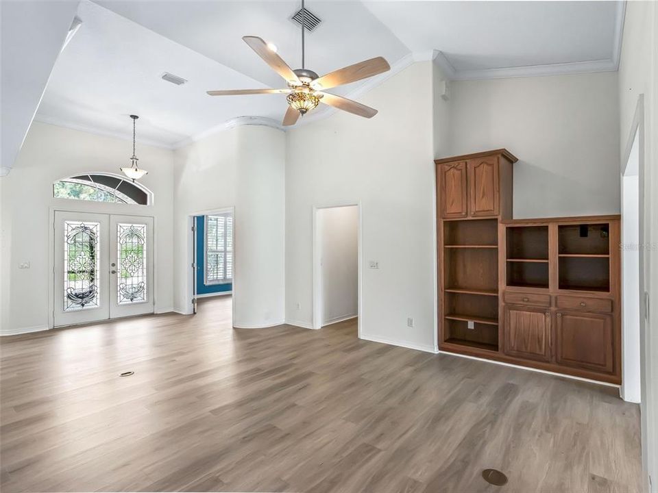 For Sale: $529,900 (3 beds, 2 baths, 2531 Square Feet)