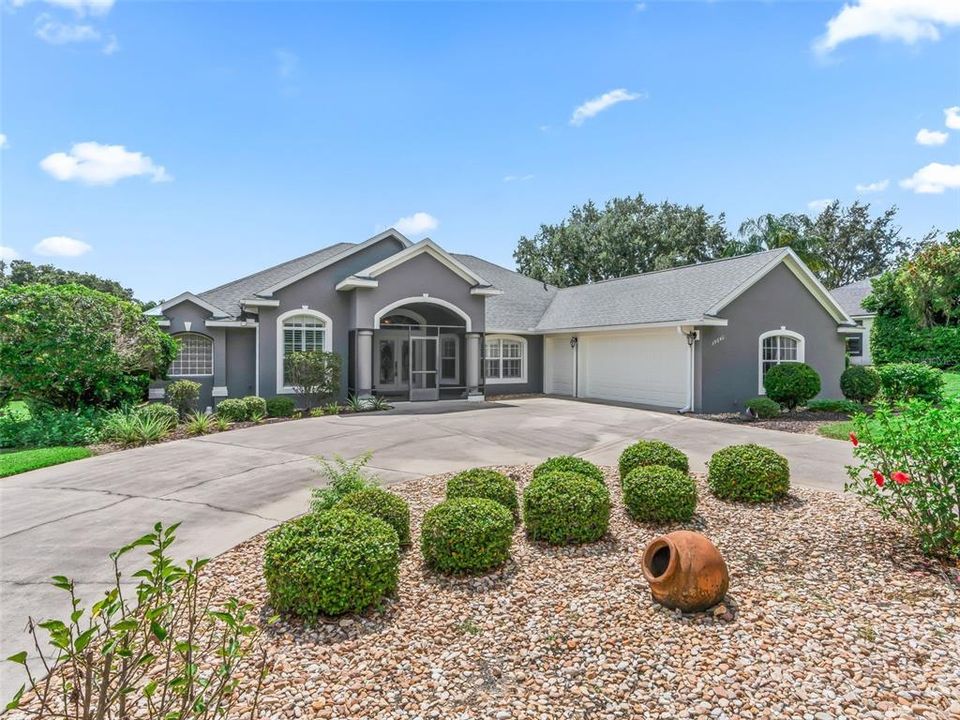 For Sale: $529,900 (3 beds, 2 baths, 2531 Square Feet)