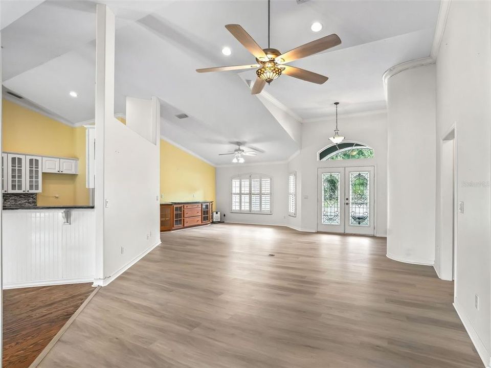 For Sale: $529,900 (3 beds, 2 baths, 2531 Square Feet)