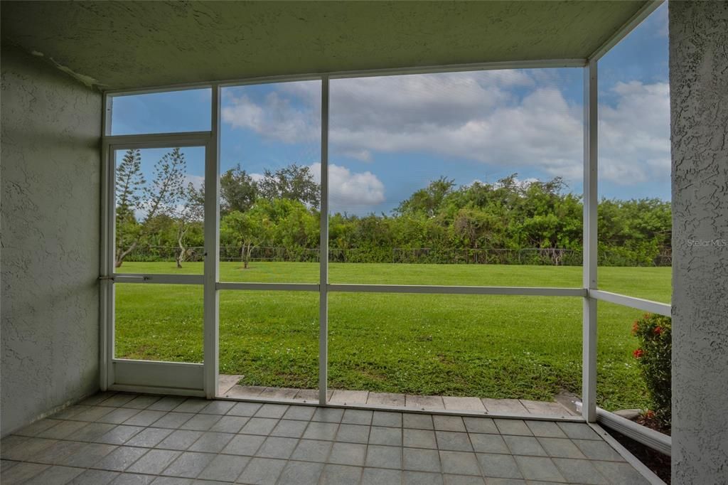 Active With Contract: $132,500 (2 beds, 2 baths, 897 Square Feet)