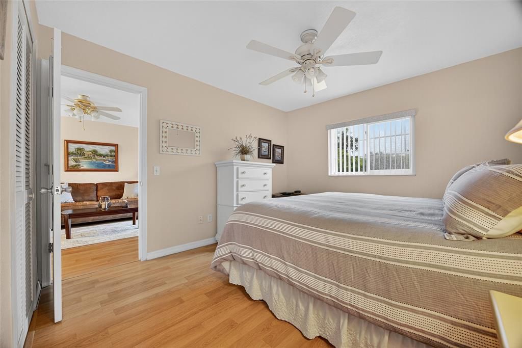 Active With Contract: $132,500 (2 beds, 2 baths, 897 Square Feet)