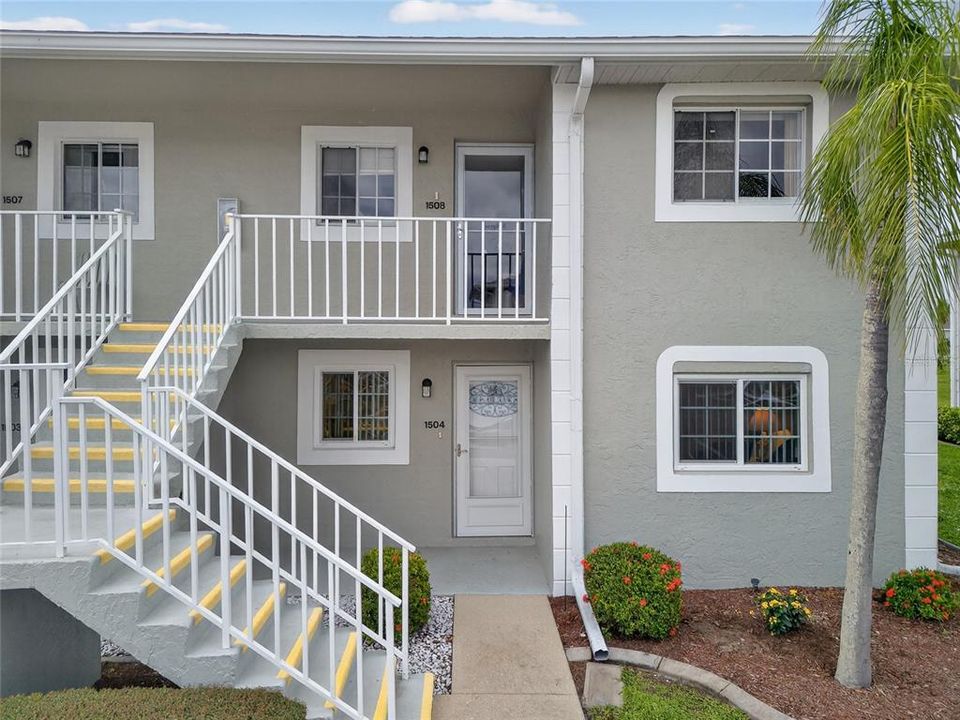 Active With Contract: $132,500 (2 beds, 2 baths, 897 Square Feet)