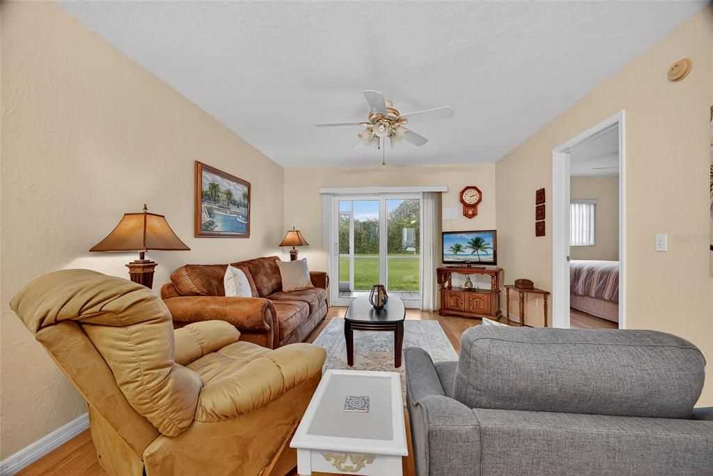 Active With Contract: $132,500 (2 beds, 2 baths, 897 Square Feet)