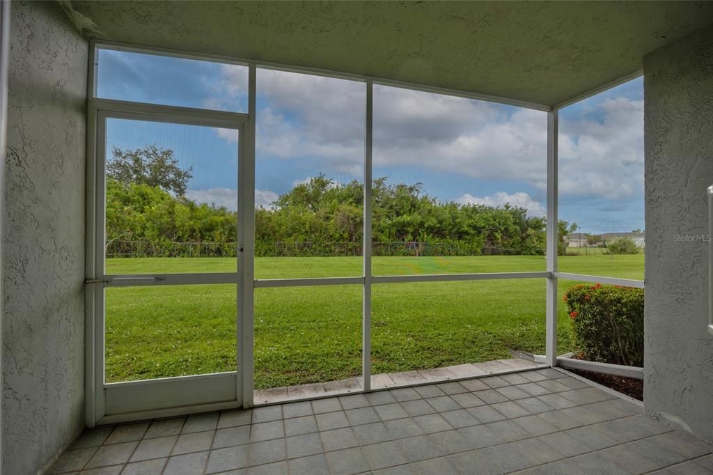 Active With Contract: $132,500 (2 beds, 2 baths, 897 Square Feet)