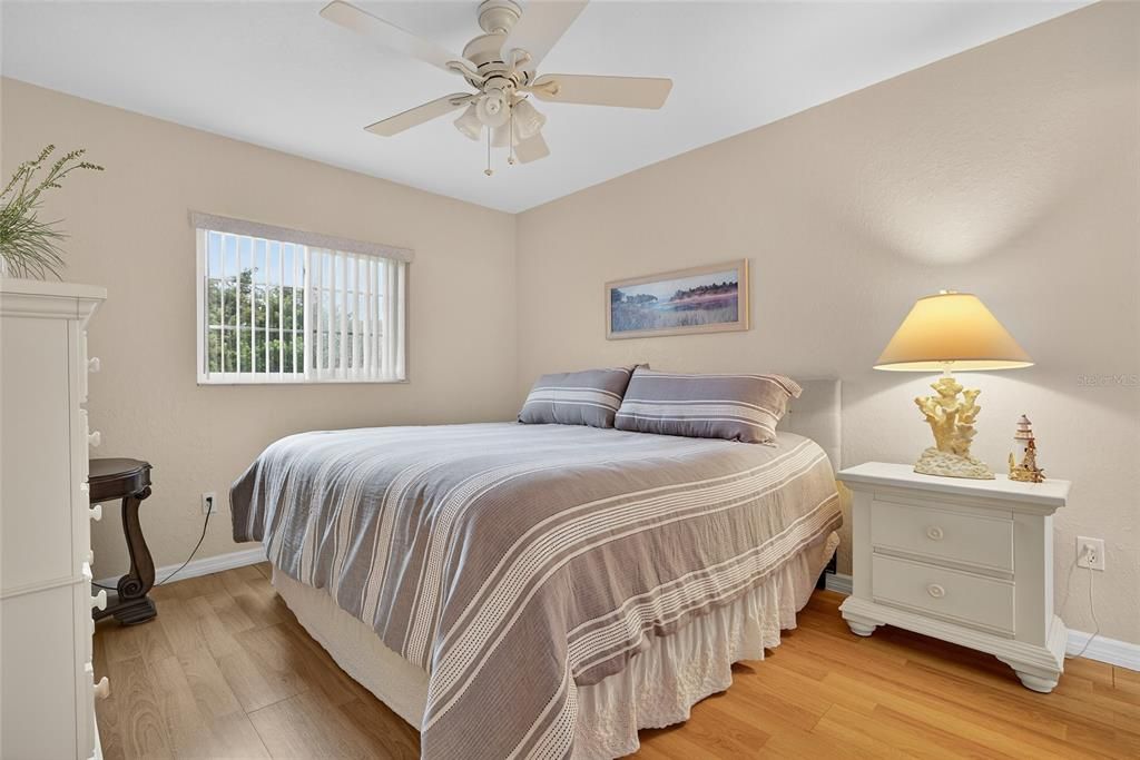 Active With Contract: $132,500 (2 beds, 2 baths, 897 Square Feet)