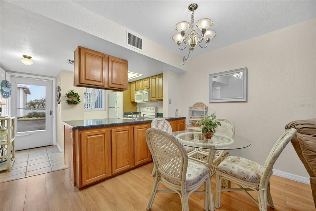 Active With Contract: $132,500 (2 beds, 2 baths, 897 Square Feet)