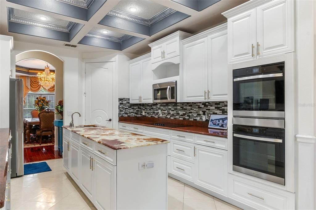 En Venta: $1,690,000 (8 camas, 5 baños, 5301 Pies cuadrados)