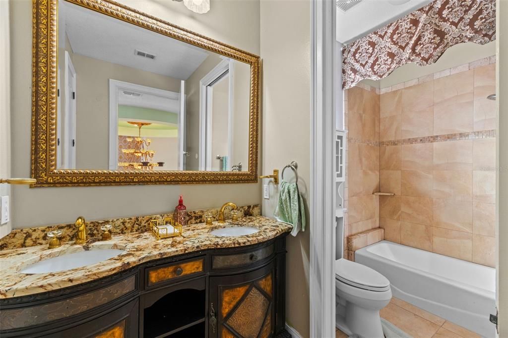 En Venta: $1,690,000 (8 camas, 5 baños, 5301 Pies cuadrados)