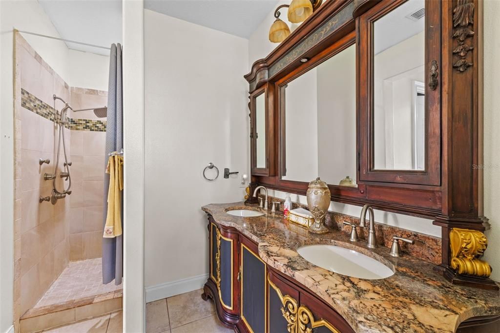 En Venta: $1,690,000 (8 camas, 5 baños, 5301 Pies cuadrados)