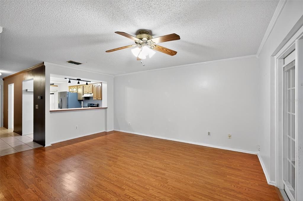 На продажу: $165,000 (2 спален, 1 ванн, 1190 Квадратных фут)