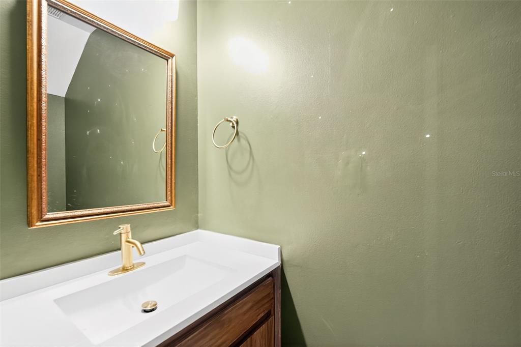 На продажу: $165,000 (2 спален, 1 ванн, 1190 Квадратных фут)