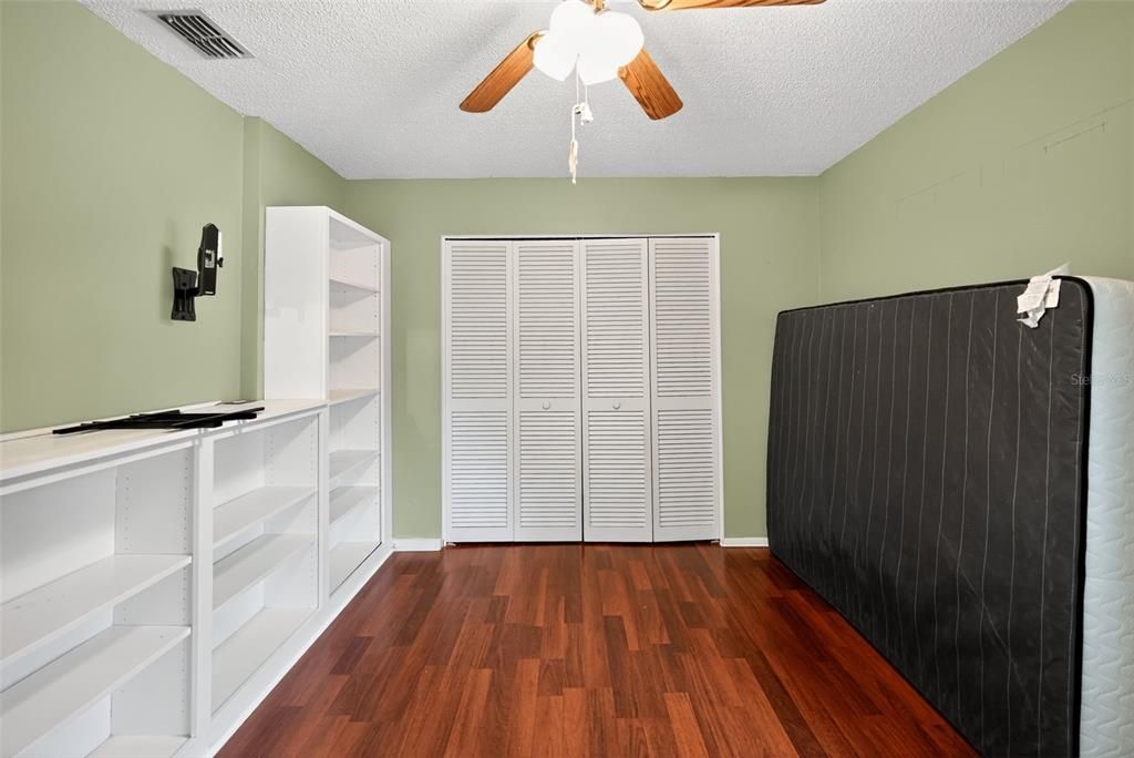 На продажу: $165,000 (2 спален, 1 ванн, 1190 Квадратных фут)