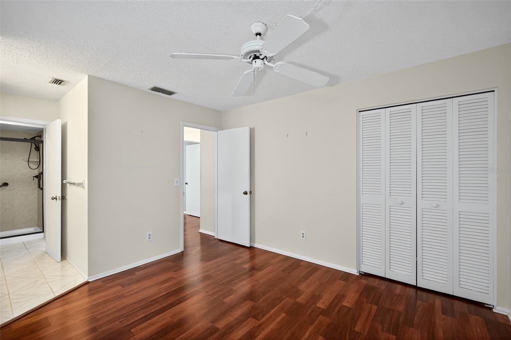 На продажу: $165,000 (2 спален, 1 ванн, 1190 Квадратных фут)