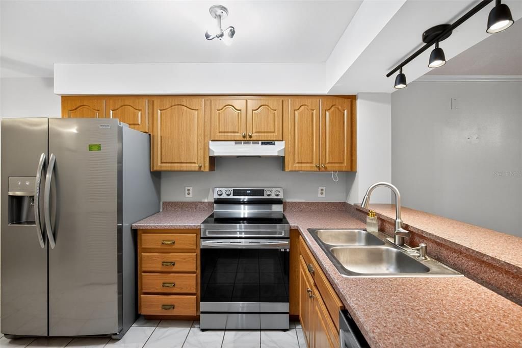 На продажу: $165,000 (2 спален, 1 ванн, 1190 Квадратных фут)