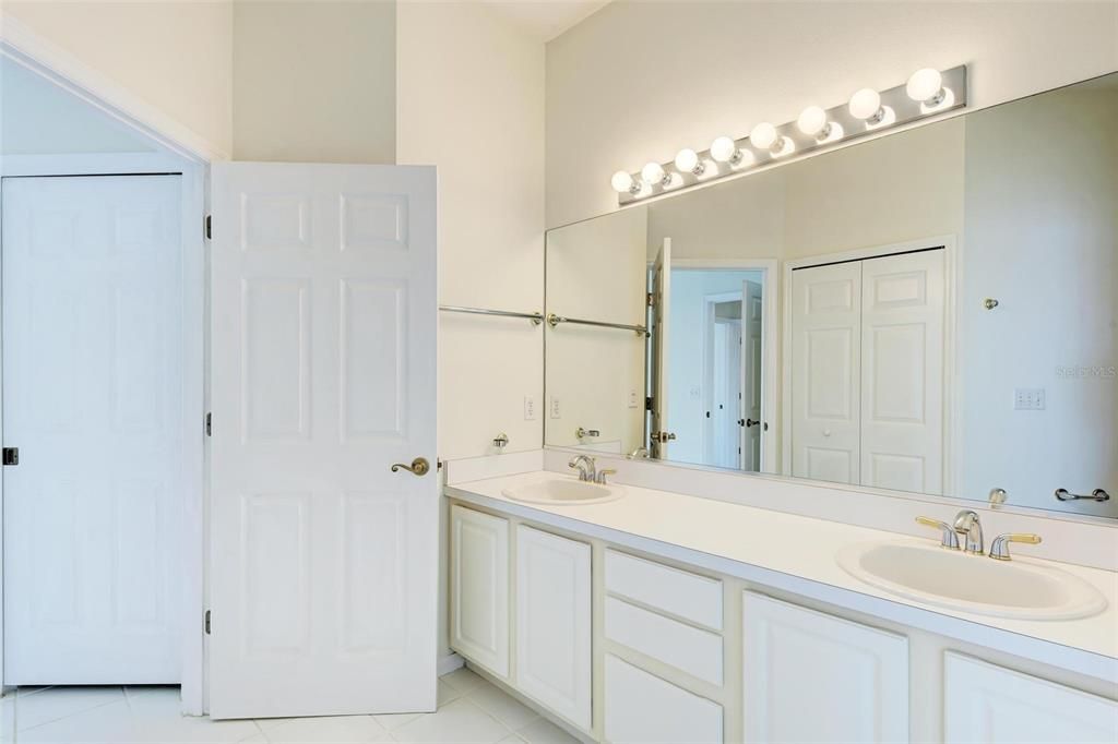 For Rent: $2,395 (2 beds, 2 baths, 1145 Square Feet)