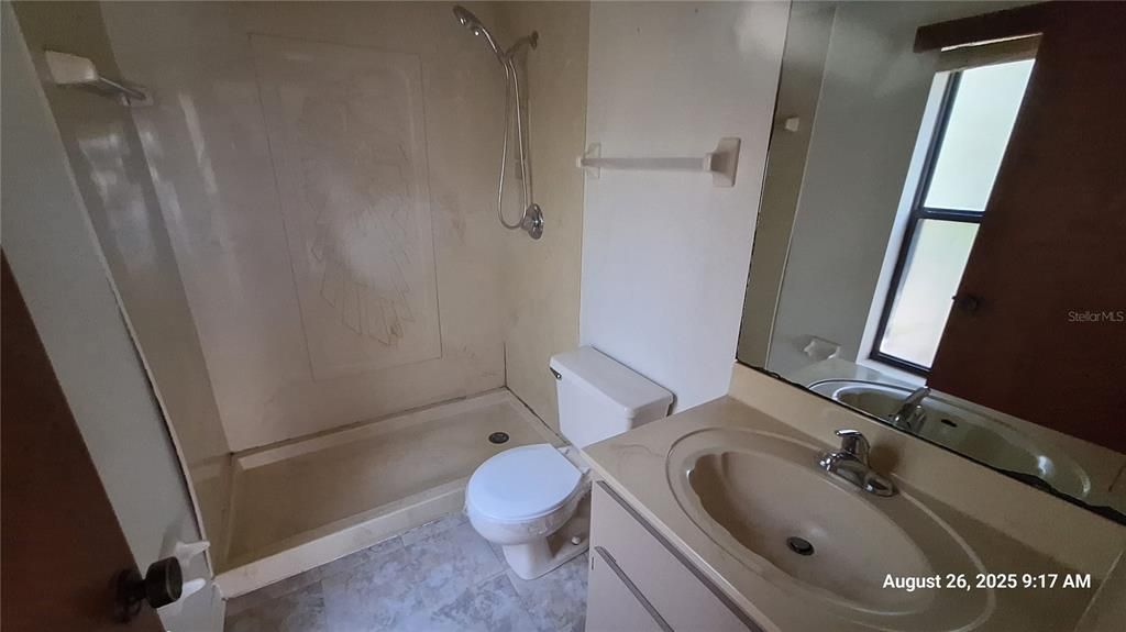 Activo con contrato: $200,000 (3 camas, 2 baños, 1550 Pies cuadrados)