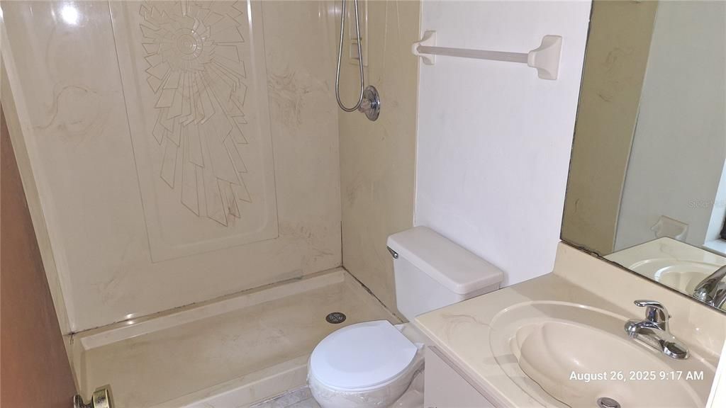 Activo con contrato: $200,000 (3 camas, 2 baños, 1550 Pies cuadrados)