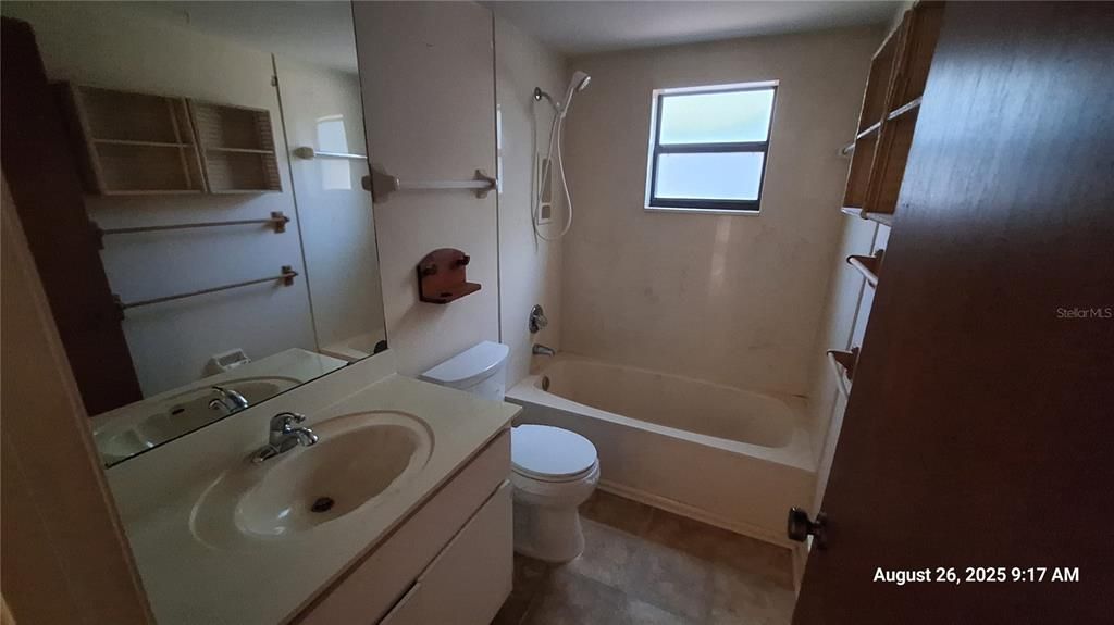 Activo con contrato: $200,000 (3 camas, 2 baños, 1550 Pies cuadrados)