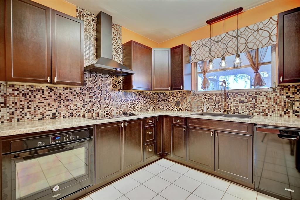 For Sale: $239,900 (3 beds, 2 baths, 2129 Square Feet)