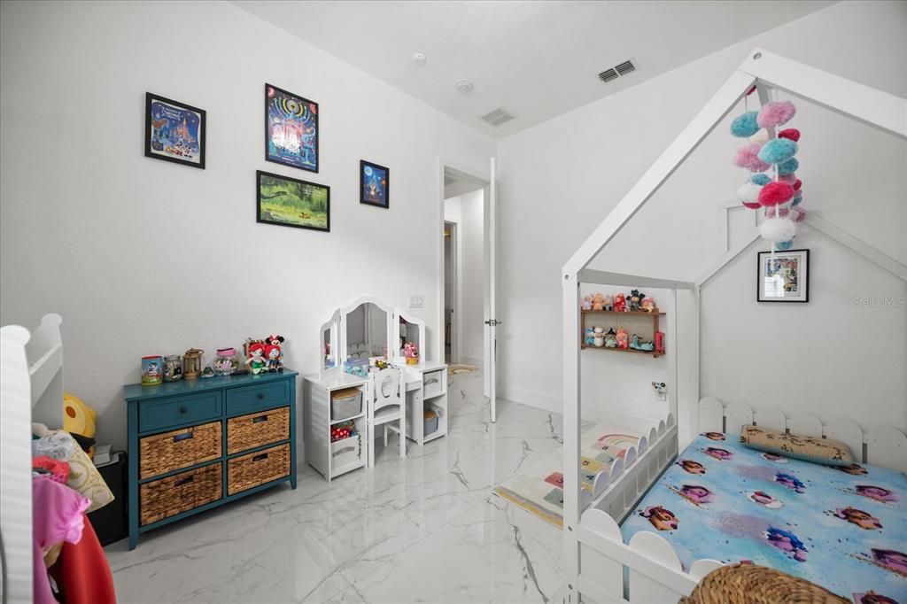 For Sale: $637,500 (5 beds, 3 baths, 2555 Square Feet)