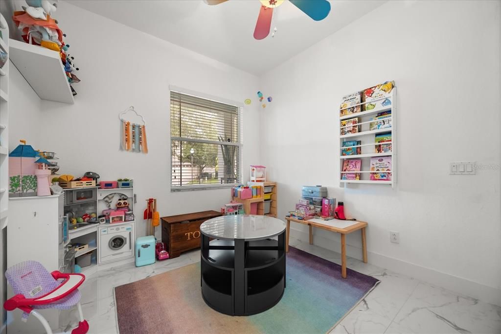 For Sale: $637,500 (5 beds, 3 baths, 2555 Square Feet)