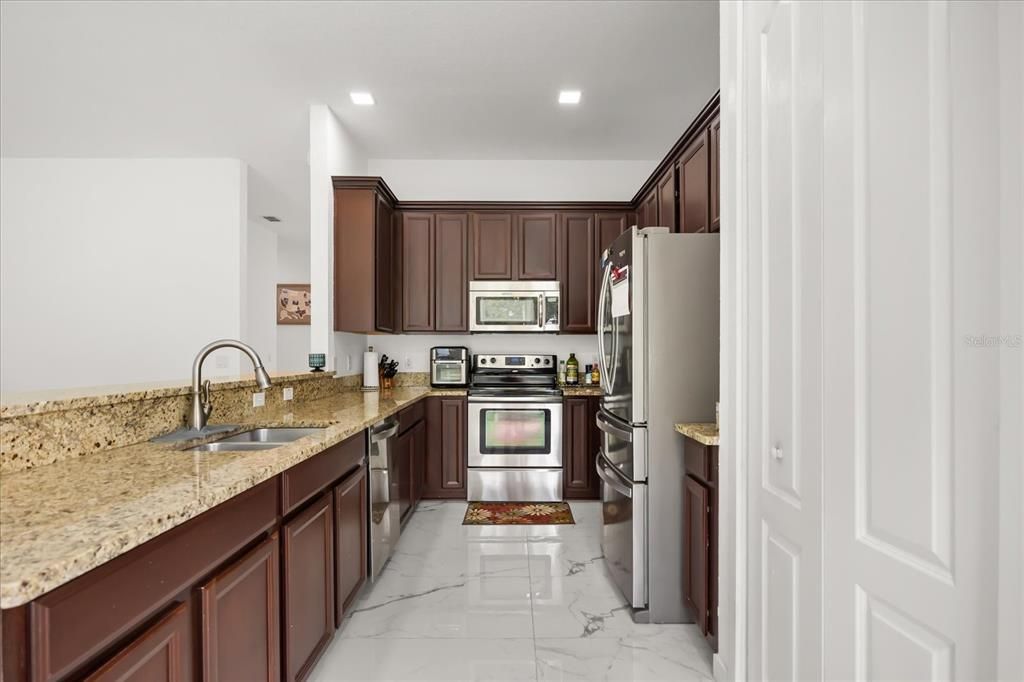 For Sale: $637,500 (5 beds, 3 baths, 2555 Square Feet)