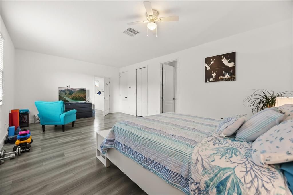 For Sale: $637,500 (5 beds, 3 baths, 2555 Square Feet)