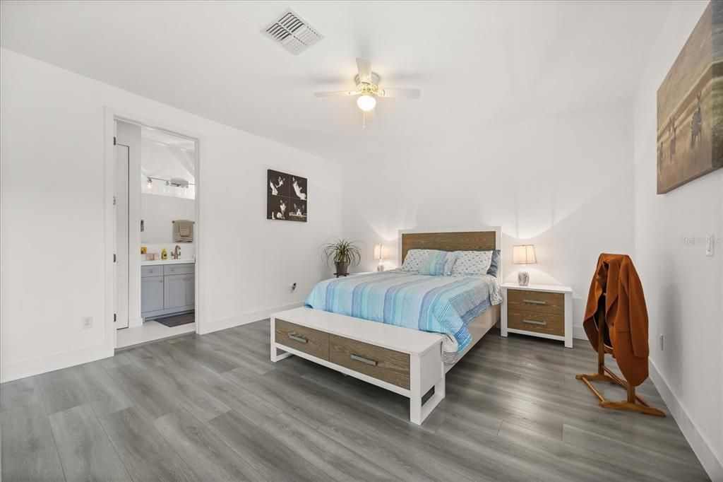 For Sale: $637,500 (5 beds, 3 baths, 2555 Square Feet)