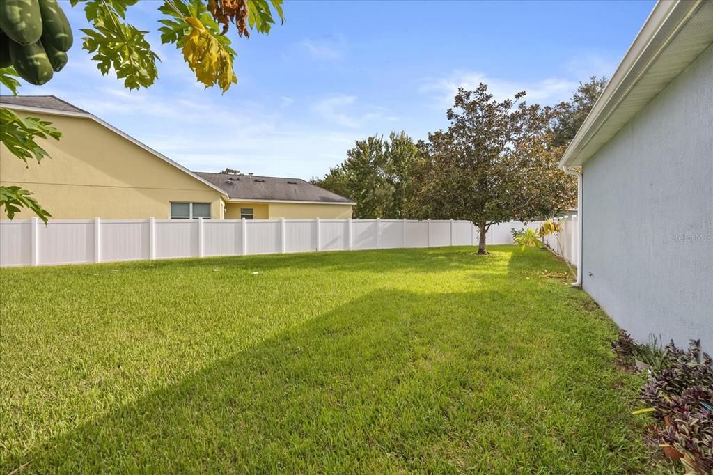 For Sale: $637,500 (5 beds, 3 baths, 2555 Square Feet)