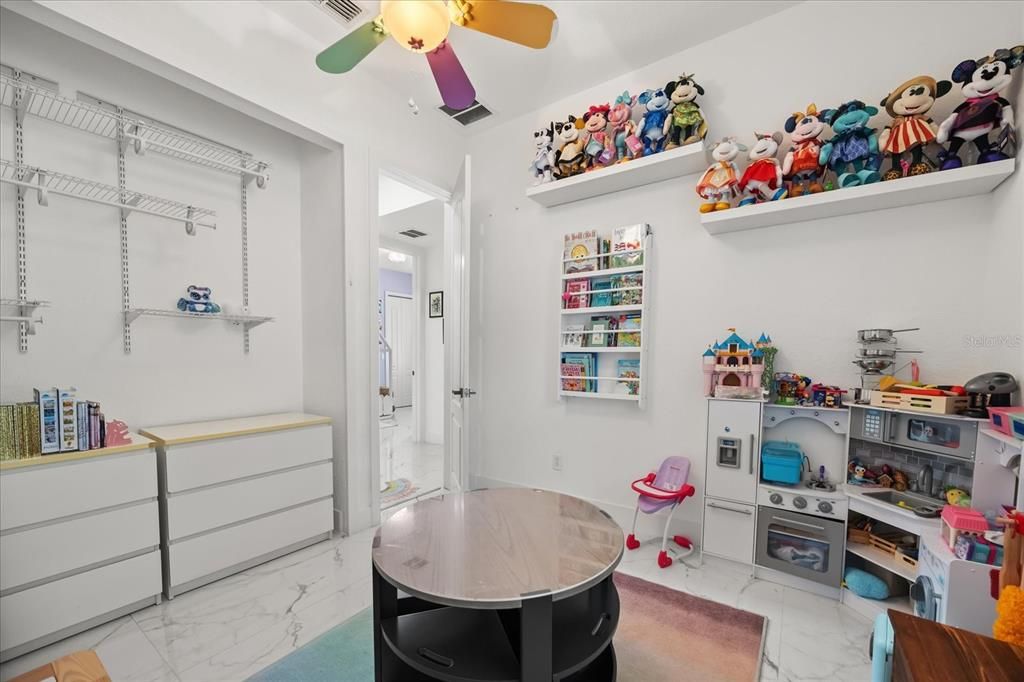 For Sale: $637,500 (5 beds, 3 baths, 2555 Square Feet)