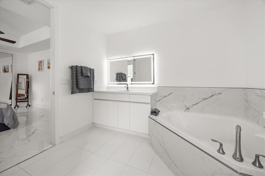 For Sale: $637,500 (5 beds, 3 baths, 2555 Square Feet)