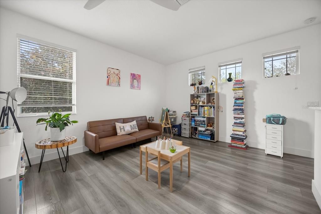 For Sale: $637,500 (5 beds, 3 baths, 2555 Square Feet)