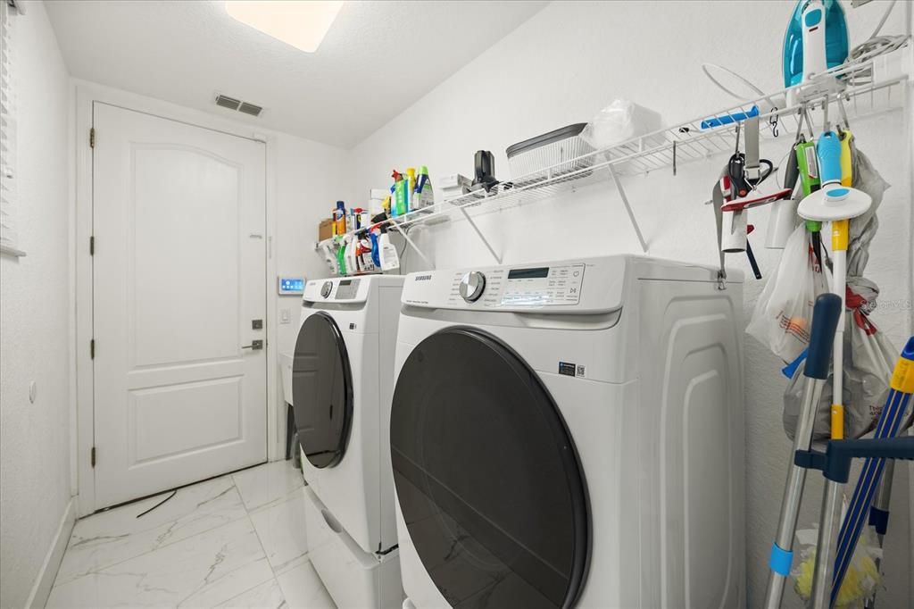 For Sale: $637,500 (5 beds, 3 baths, 2555 Square Feet)