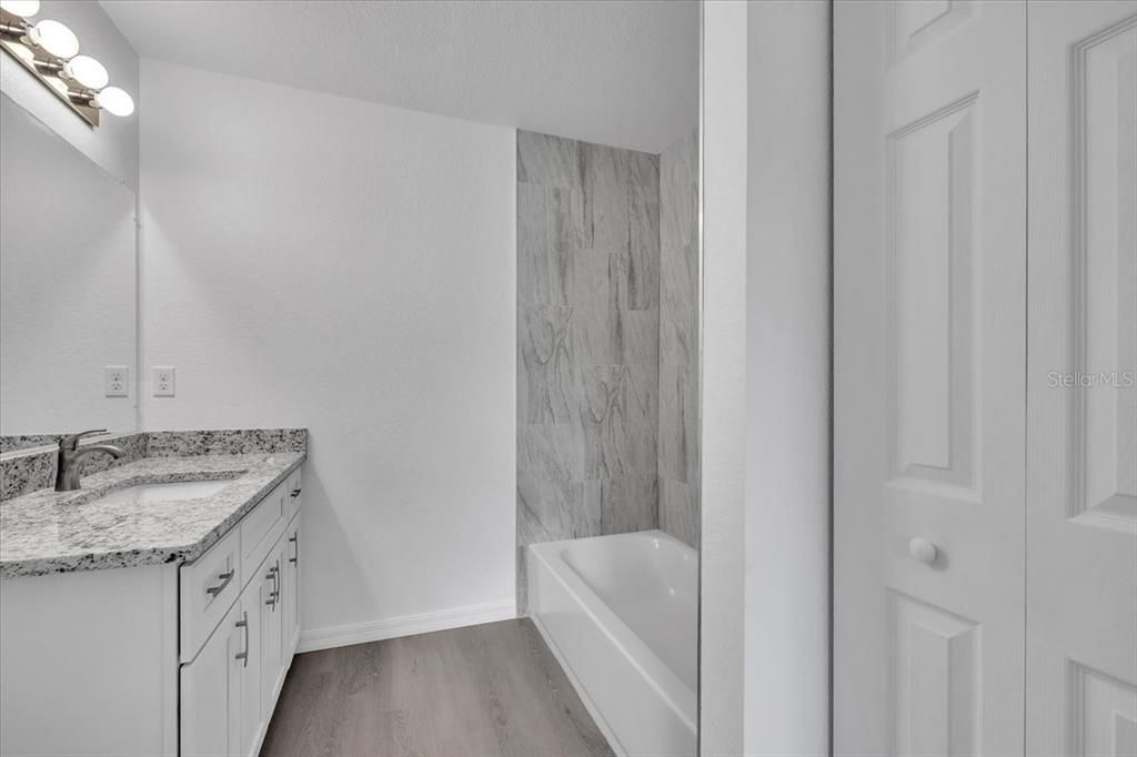 Под контрактом: $245,000 (2 спален, 1 ванн, 962 Квадратных фут)