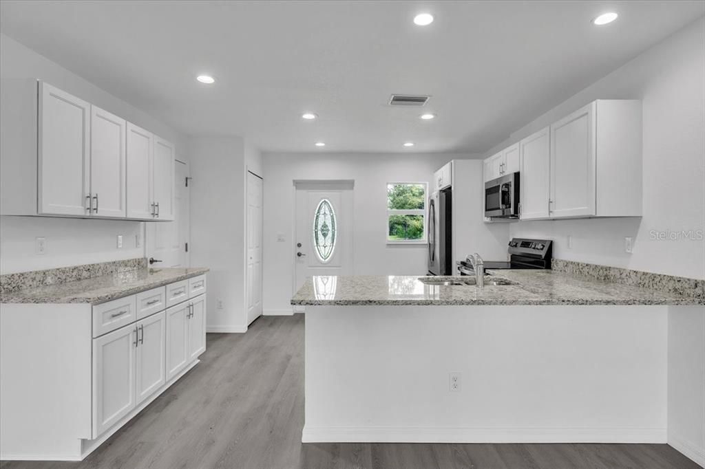 Под контрактом: $245,000 (2 спален, 1 ванн, 962 Квадратных фут)